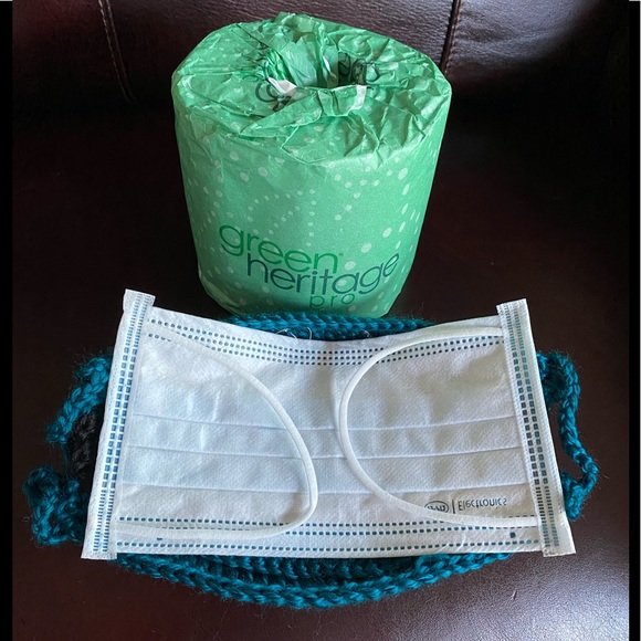 Decorative Hand-Knitted Face Mask - Picture 5 of 9